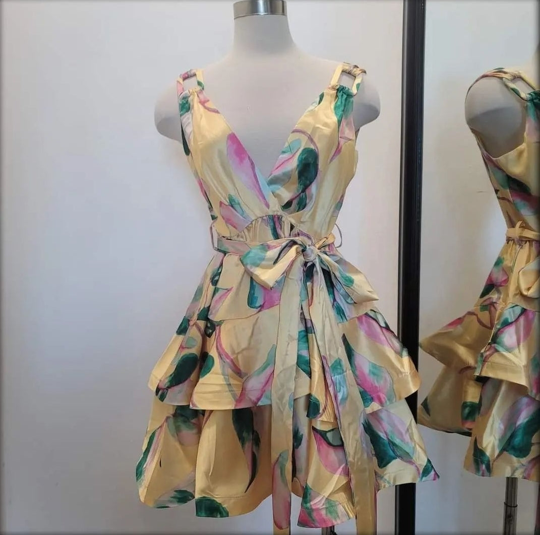 VESTIDO CORTO PEPLUM ESTAMPADO
